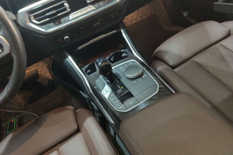 宝马3系 2022款 325Li M运动套装中控内饰18