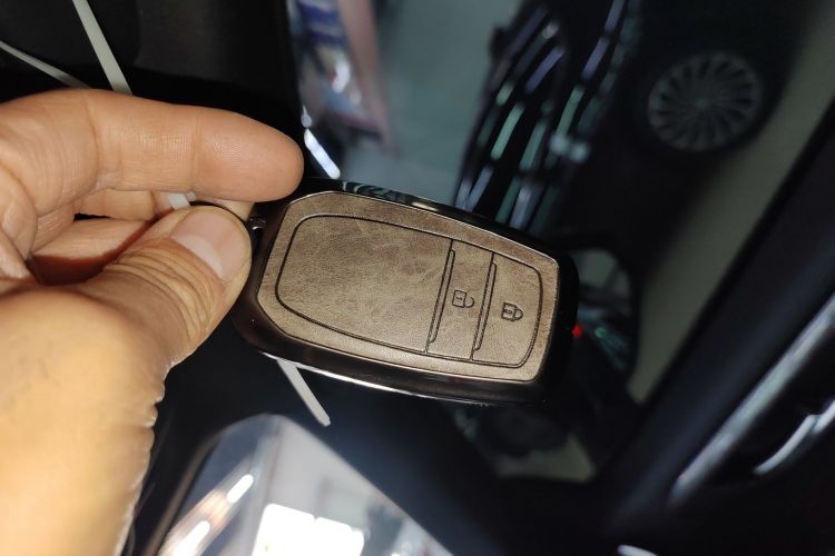 丰田 皇冠陆放 2024款 2.5L HEV四驱豪华版中控内饰7001