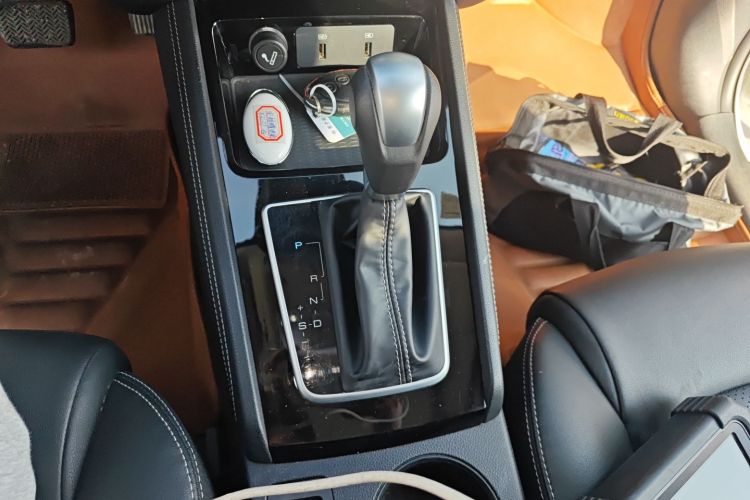 比亚迪 宋 2019款 1.5TI 自动智联越耀型中控内饰18