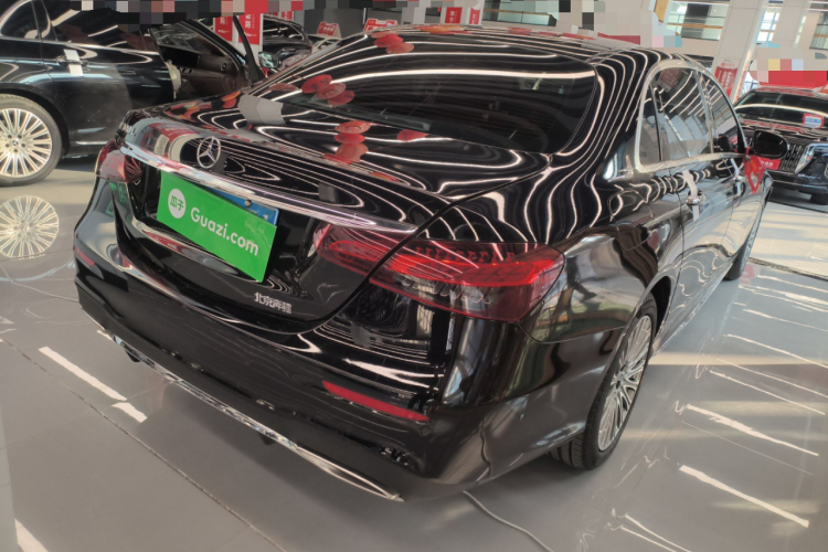 奔驰E级 2023款 E 300 L 运动时尚型车身外观7