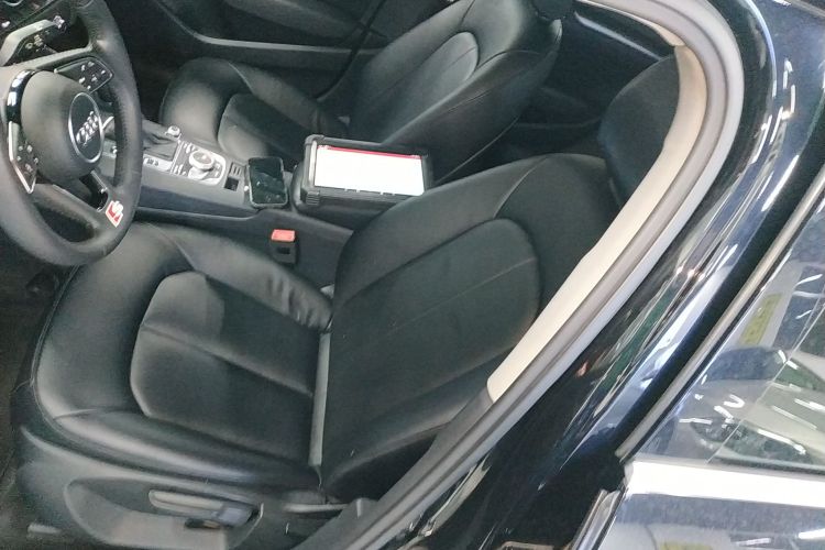 奥迪A3 2018款 30周年年型 Limousine 35 TFSI 进取型局部细节19