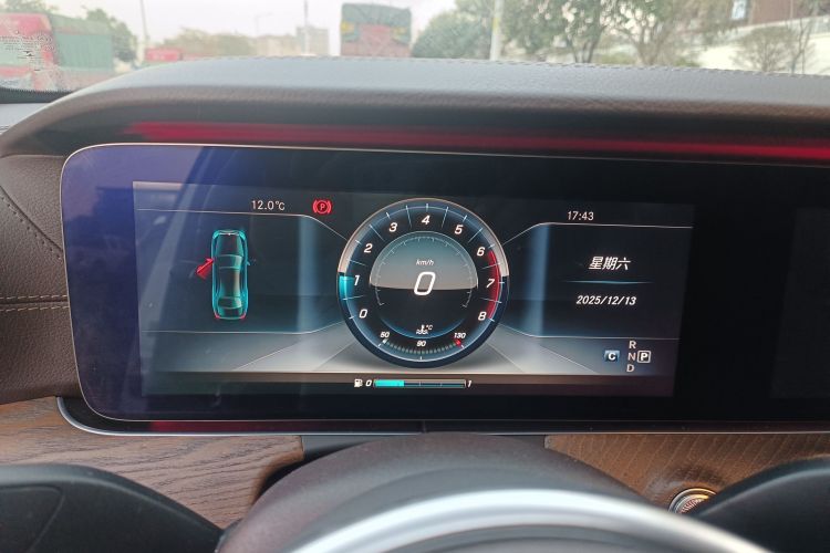 奔驰E级 2016款 E 300 L 时尚型中控内饰14