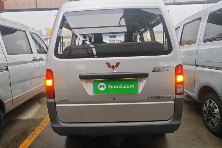 五菱汽车 五菱之光 2023款 1.5L 实用型 5/7座车身外观6