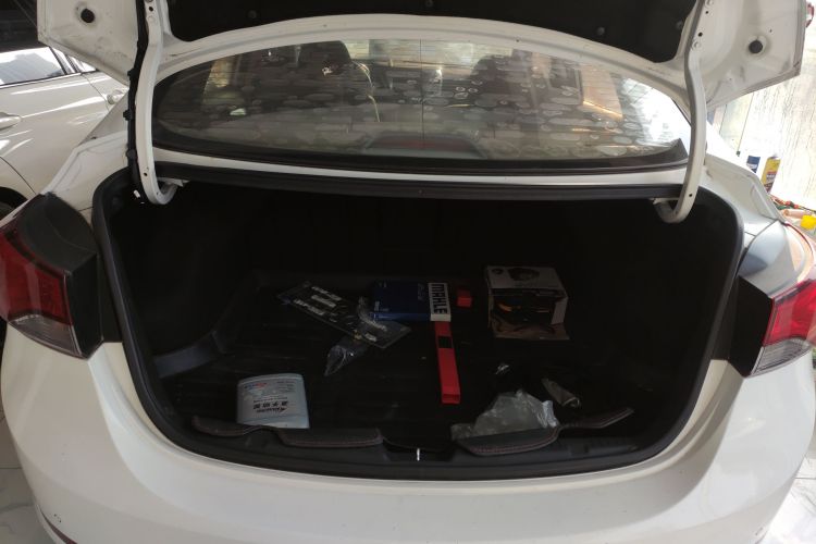 现代 朗动 2016款 1.6L 自动尊贵型机舱底盘23