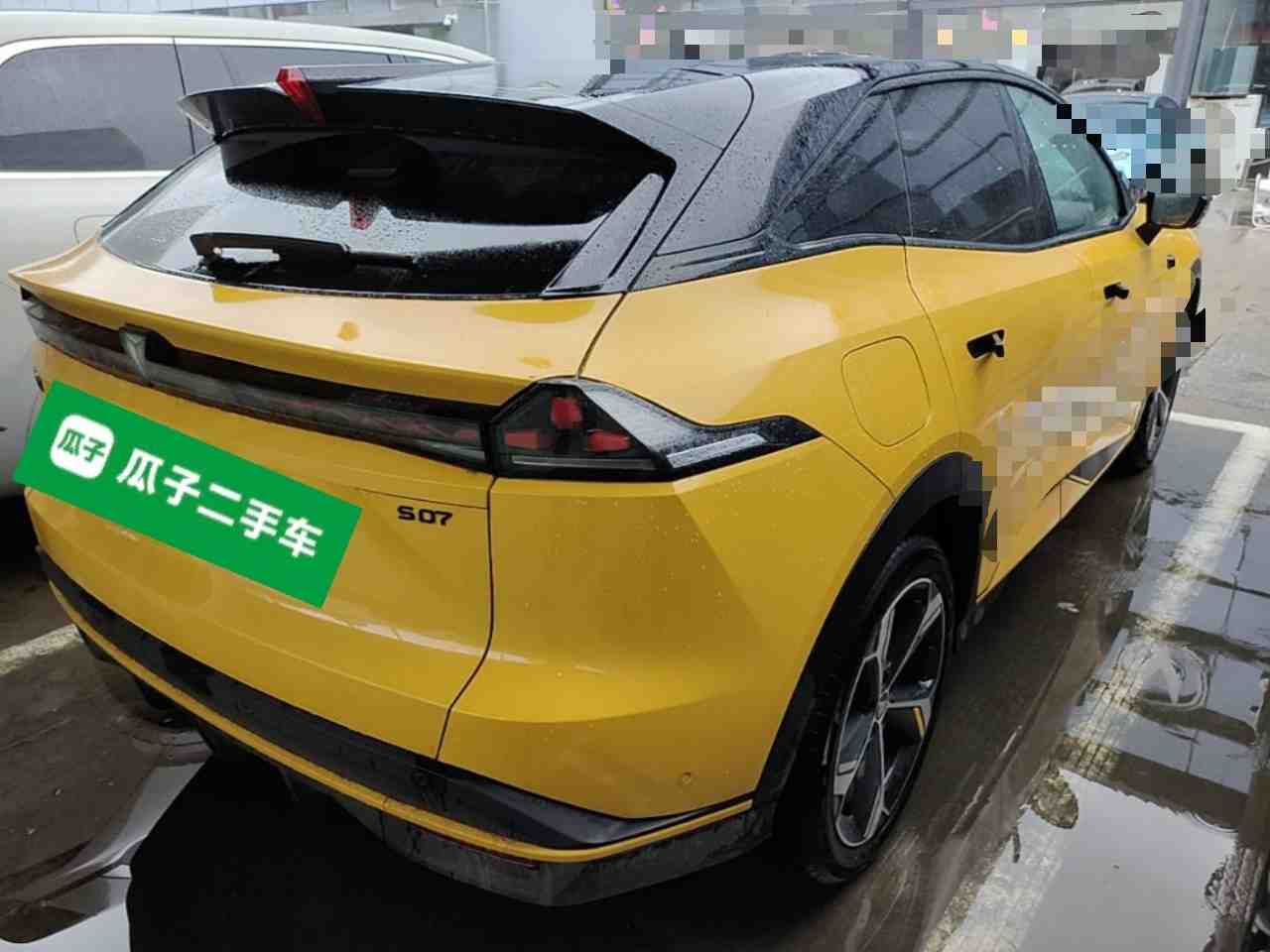 车辆右后45度视角外观