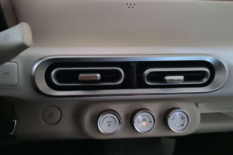 五菱汽车 宏光MINIEV 2024款 第三代 215km 青春版中控内饰16