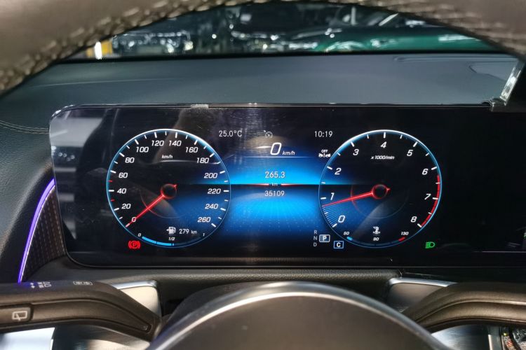 奔驰GLB 2023款 GLB 220 时尚型中控内饰14