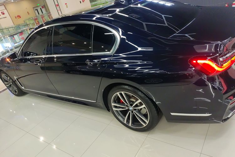 宝马7系 2019款 改款 730Li M运动套装车身外观4