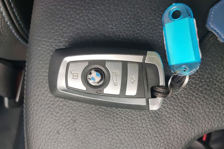 宝马3系 2018款 320i M运动套装中控内饰11