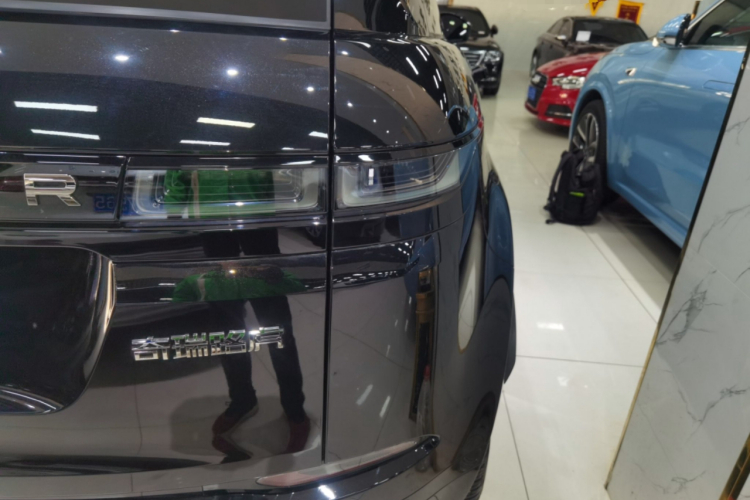 路虎 揽胜极光 2023款 极光L 249PS 豪华版车身外观9