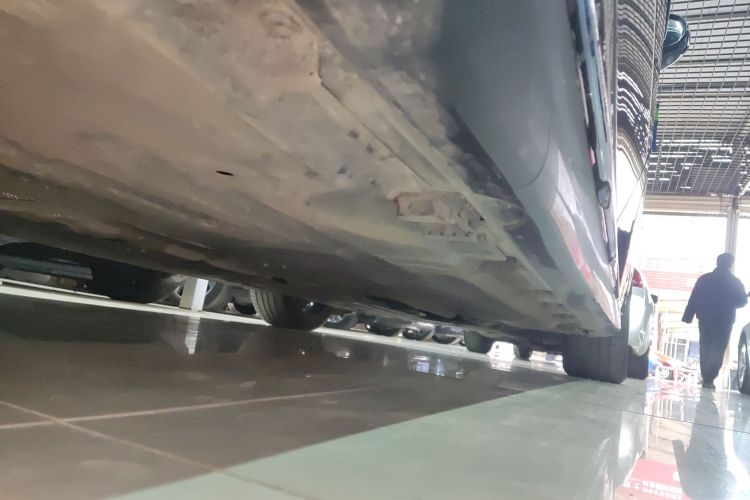 奔驰E级 2025款 E 300 L 时尚型局部细节9001