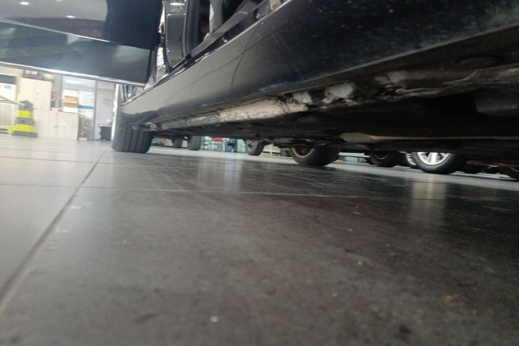 奔驰E级 2015款 E 200 L局部细节9001