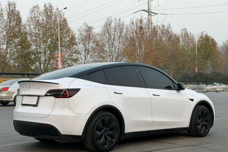 特斯拉 Model Y 2023款 后轮驱动版车身外观7