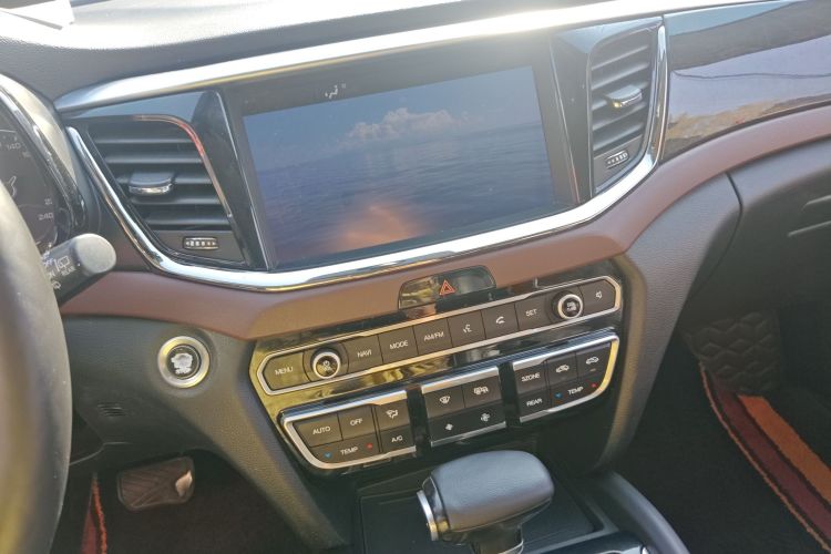 广汽传祺 传祺GS8 2017款 320T 两驱豪华智联版（七座）中控内饰16