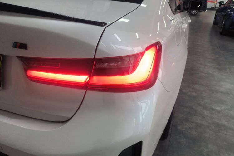 宝马3系 2024款 325Li M运动曜夜套装车身外观9