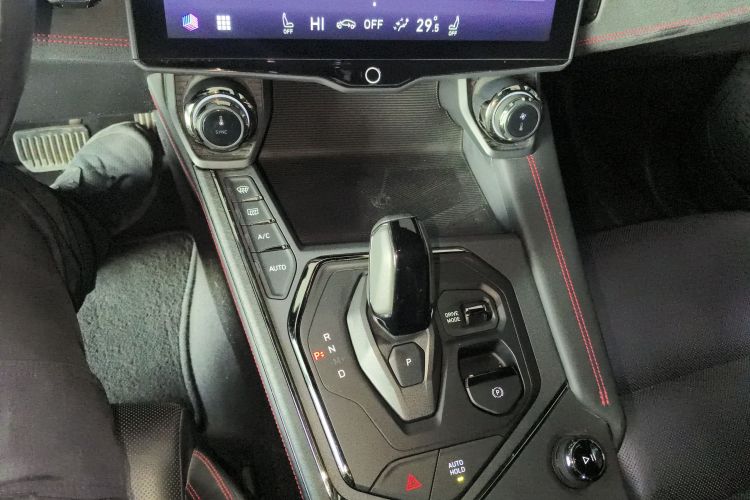 领克05 2020款 2.0TD 四驱劲Halo中控内饰18