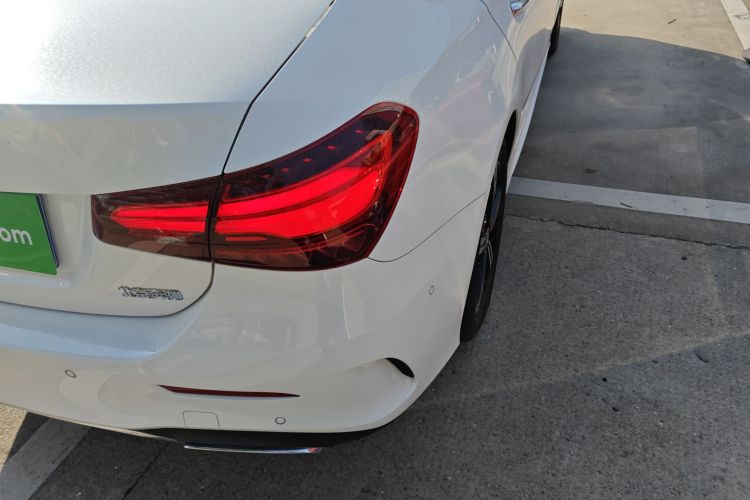 奔驰A级 2023款 A 200 L 时尚型车身外观9