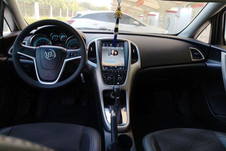 别克 英朗 2014款 XT 1.6L 自动时尚版中控内饰12