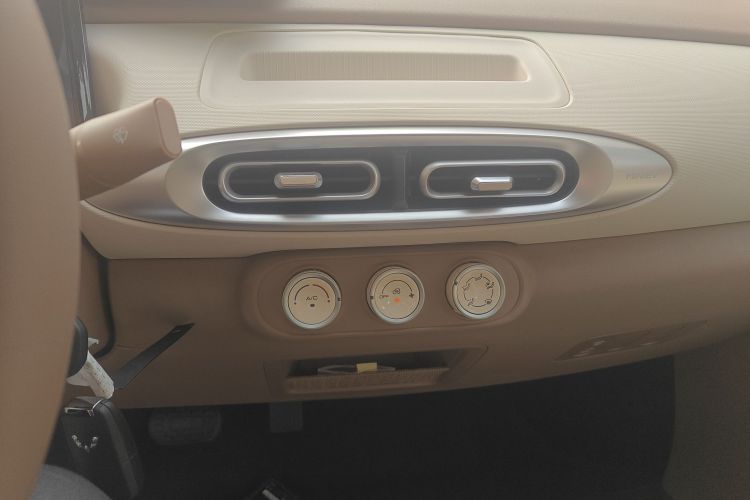 五菱汽车 宏光MINIEV 2025款 四门版 进阶款中控内饰16