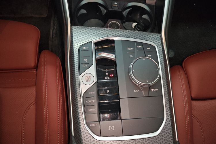 宝马4系 2023款 425i Gran Coupe M运动曜夜套装中控内饰18