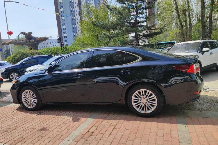 雷克萨斯ES 2016款 200 Midnight特别限量版车身外观4