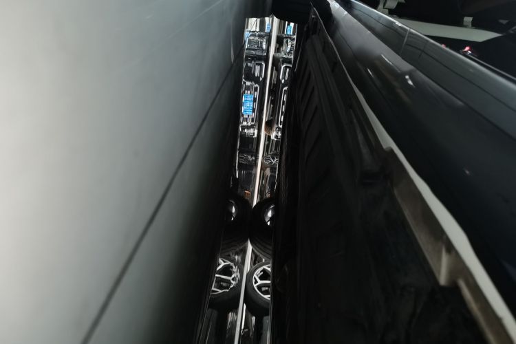 奔驰E级 2018款 改款 E 200 L 运动型局部细节9002