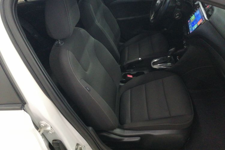 别克 凯越 2018款 15N CVT精英型局部细节41