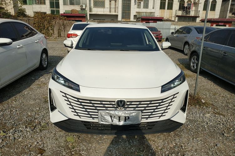 长安 逸动 2025款 蓝鲸 1.5T 500Bar尊贵型车身外观2