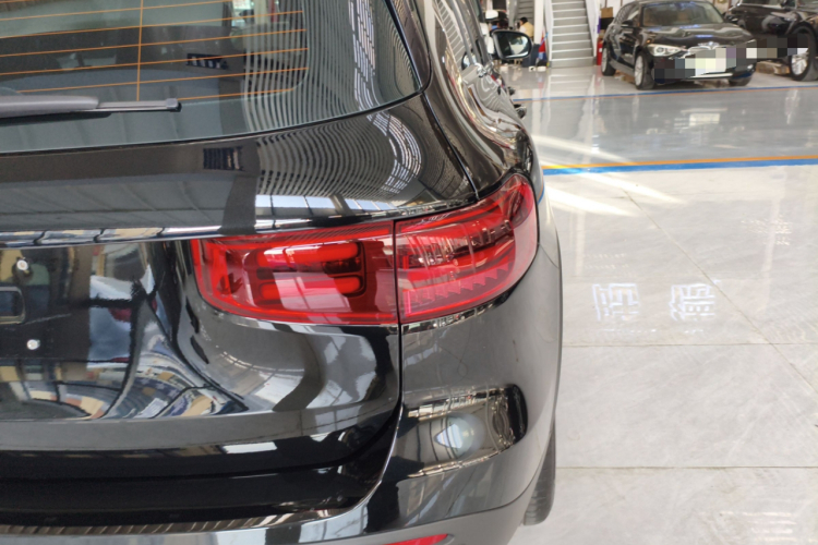 奔驰GLB 2024款 GLB 200 动感型车身外观9