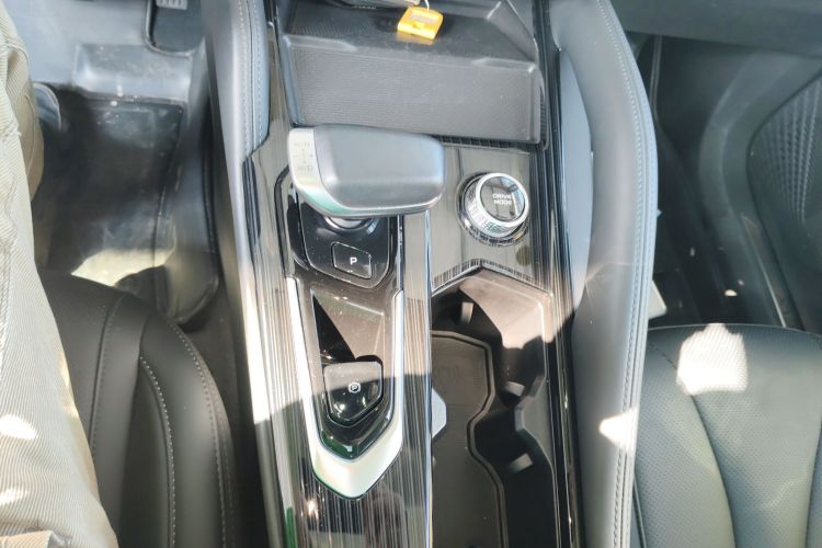 吉利汽车 星越L 2023款 2.0TD 高功自动两驱旗舰型中控内饰18