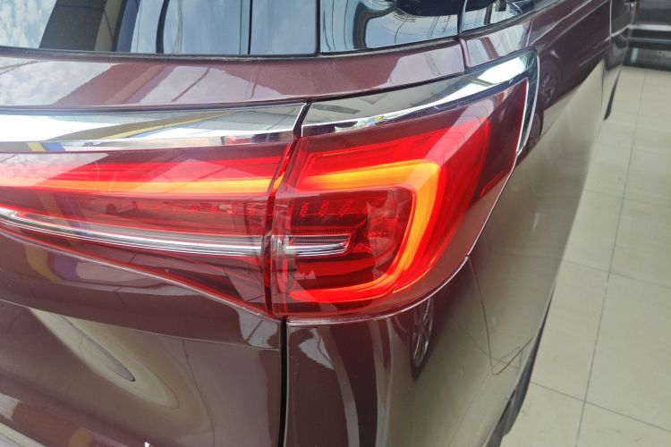 别克GL8 2022款 ES陆尊 653T 尊享型车身外观9