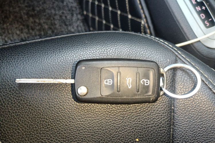 大众 朗逸 2013款 改款经典 1.6L 自动风尚版中控内饰11