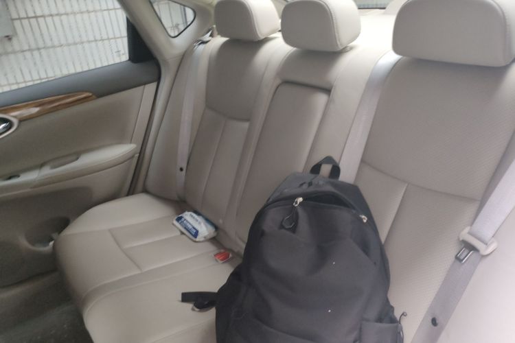 日产 轩逸 2014款 1.6XV CVT尊享版中控内饰7004