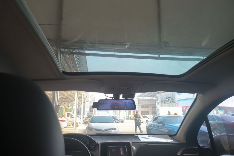 标致2008 2014款 1.6L 自动时尚版中控内饰22