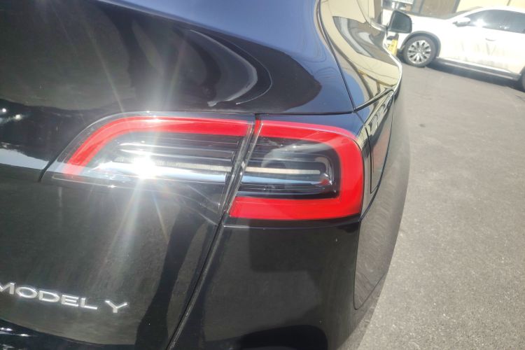 特斯拉 Model Y 2022款 改款 后轮驱动版车身外观9