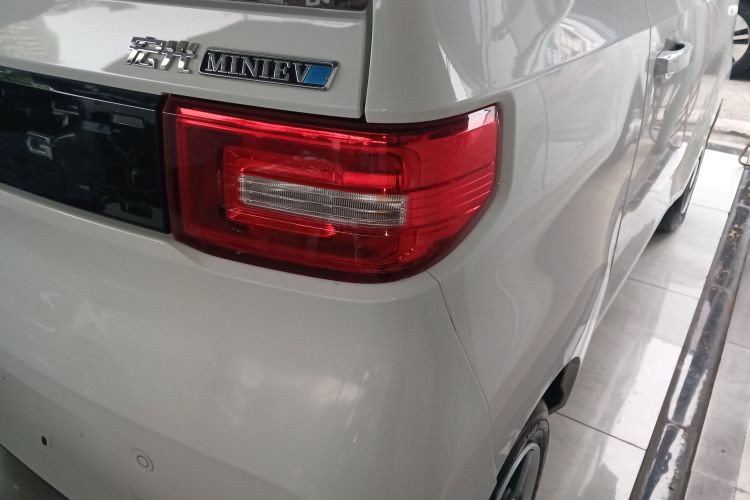 五菱汽车 宏光MINIEV 2021款 马卡龙夹心款 170km 磷酸铁锂车身外观6006