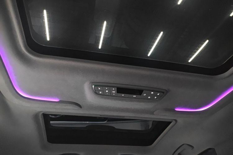 别克GL8 2022款 改款 Avenir艾维亚 六座贤礼版中控内饰22