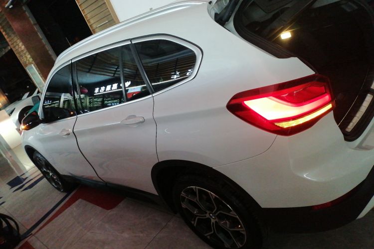 宝马X1 2021款 改款 sDrive25Li 领先型车身外观4