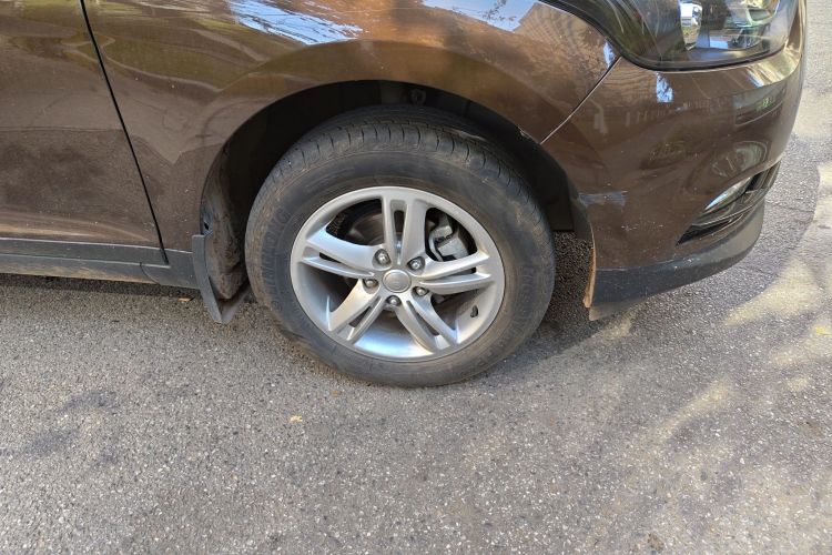 一汽 骏派D60 2015款 1.5L 手动标准型车身外观10