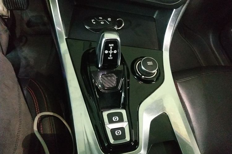 领克01 2017款 2.0T 四驱劲Pro版中控内饰18