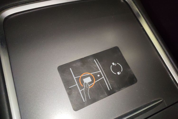 特斯拉 Model 3 2021款 标准续航后驱升级版 3D6中控内饰11