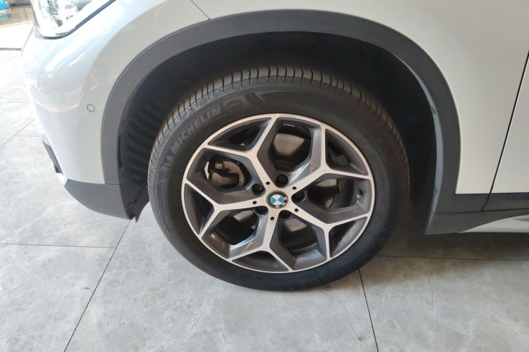 宝马X1 2019款 xDrive20Li 尊享型车身外观6007