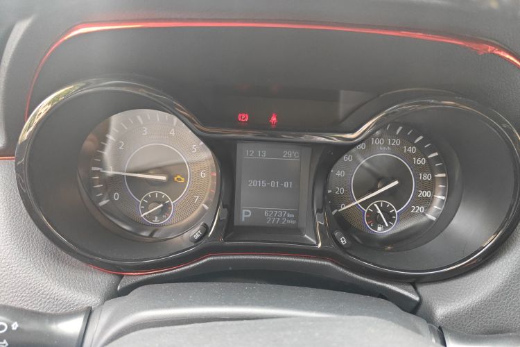 江铃 驭胜S350 2016款 2.0T 自动两驱汽油豪华天窗版7座中控内饰14