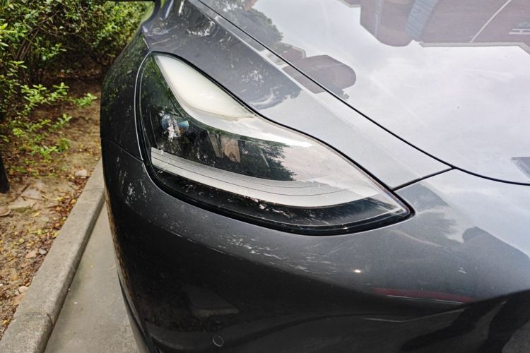 特斯拉 Model Y 2021款 长续航全轮驱动版车身外观8