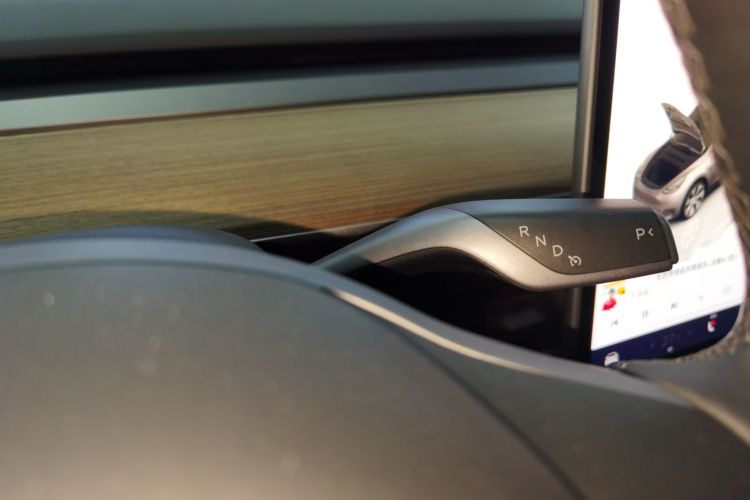 特斯拉 Model Y 2022款 改款 后轮驱动版中控内饰18