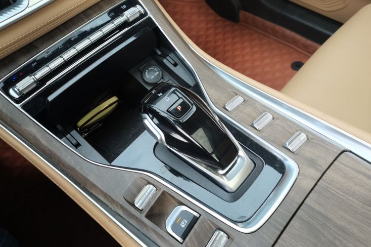 蓝电E5 2023款 1.5L DE-i 100KM臻享型 7座局部细节18