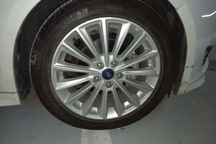 福特 福克斯 2018款 两厢经典 EcoBoost 180 自动运动型车身外观10