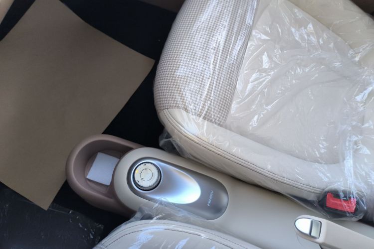 五菱汽车 宏光MINIEV 2025款 四门版 进阶款中控内饰18