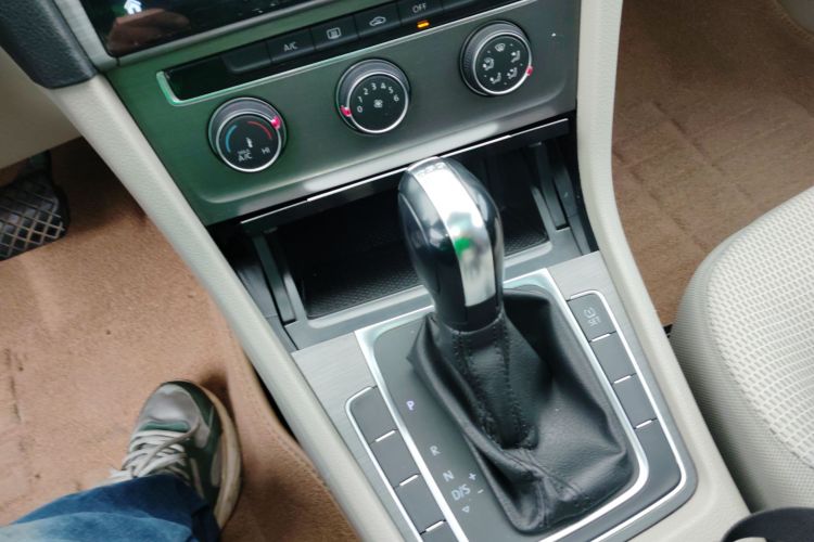 大众 高尔夫 2015款 1.4TSI 自动舒适型中控内饰18