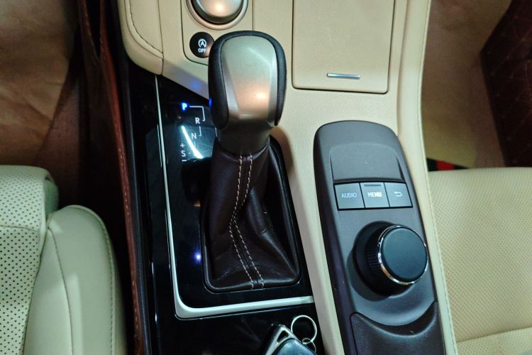 雷克萨斯ES 2015款 200 精英版局部细节18